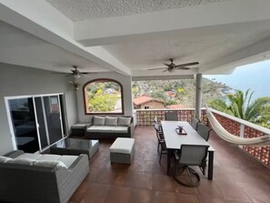 Outdoor dining - Casa Moonbeam (Yelapa)