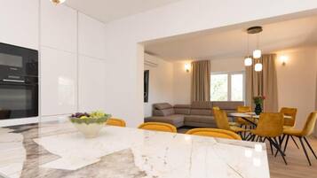 Villa (Villa Mate With Pool And Olive Grove) | Salle à manger
