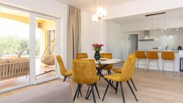 Villa (Villa Mate With Pool And Olive Grove) | Living room | 32-inch flat-screen TV with cable channels