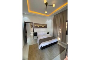 Iron/ironing board, WiFi, bed sheets - Vrbo Property (Yaoundé)