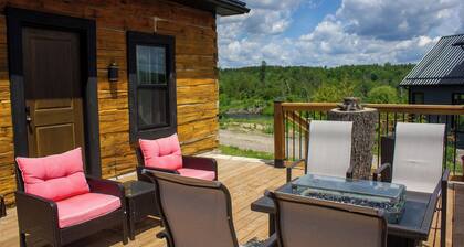 Historic Log Cabin | Hot Tub | Beach | Kayaks | Resort Access