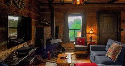 Historic Log Cabin | Hot Tub | Beach | Kayaks | Resort Access