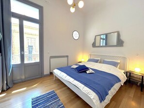 Room - Chic 5BR Seaside Pasalimani Apt Next to Marina Zea (Pireas)