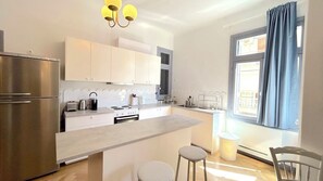 Private kitchen - Chic 5BR Seaside Pasalimani Apt Next to Marina Zea (Pireas)