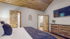 Una camera da letto con un letto, un armadio in legno e un quadro appeso al muro.