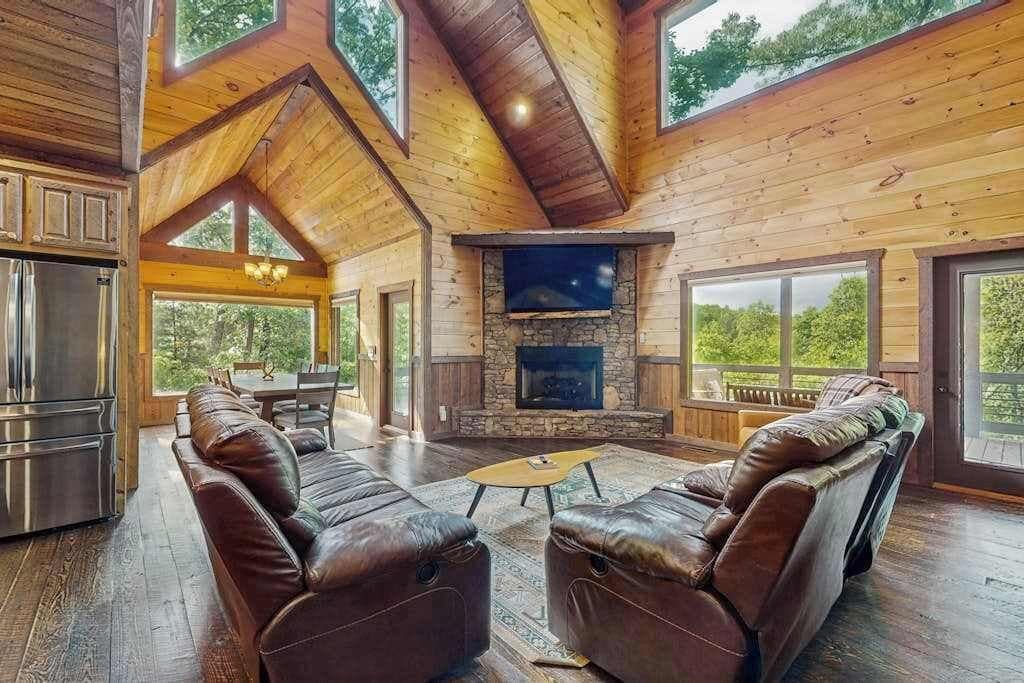 TV, fireplace, offices