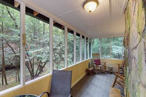Interior - Dogwood Creekside Stay (Blue Ridge)