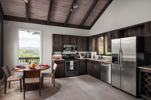 Refrigerador, parrilla de estufa, lavavajillas y cafetera y tetera 