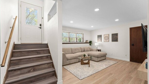 TV - Quiet retreat, spacious living and dining (Sioux Falls)