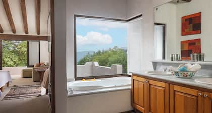 Charm and Comfort in Valle de Bravo