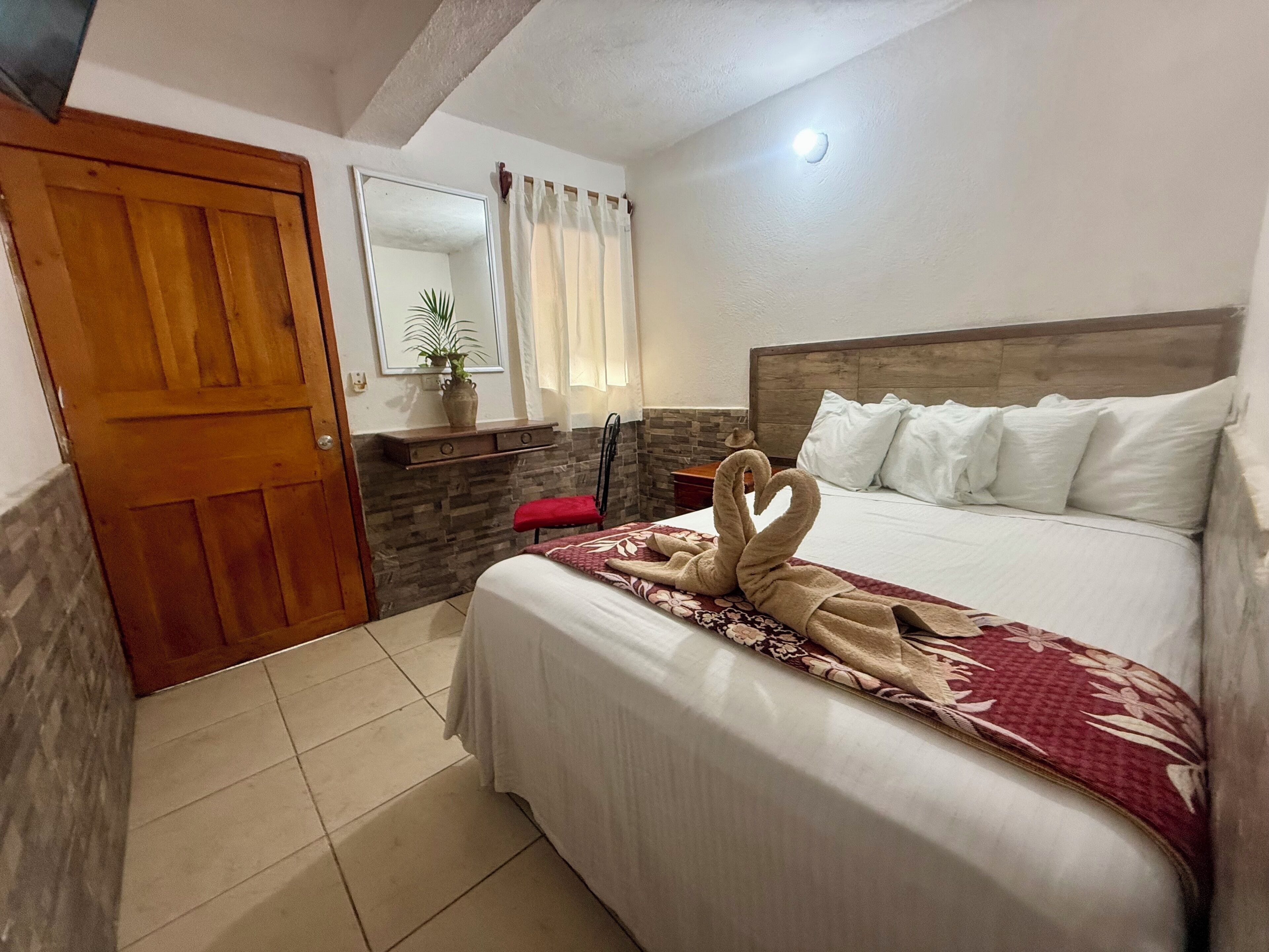 Habitación doble Deluxe | Escritorio, wifi gratis y ropa de cama 
