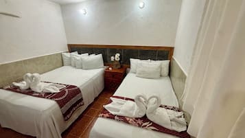 Escritorio, wifi gratis, ropa de cama