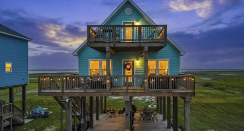 Across from beach/modern accommodations