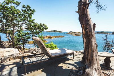 Endless Coastal Views- Peaceful B&B in Nanoose Bay
