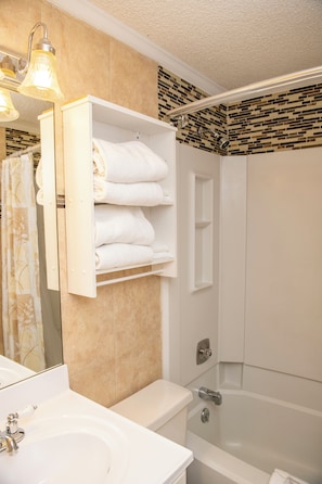 Towels, soap, toilet paper - Peaceful ML237 1-bedroom condo in Snowshoe (Snowshoe)