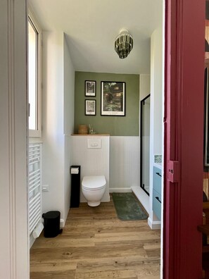 Bathroom - Vrbo Property (Châtel-Guyon)