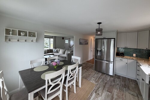 Perfect Family Beach House - 2 Minute Walk to White Horse Beach