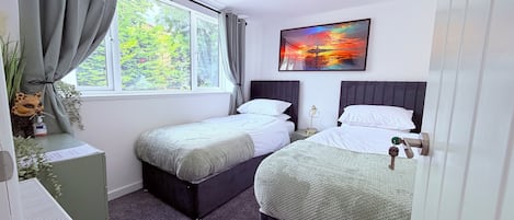2 bedrooms, WiFi, bed sheets