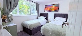 2 bedroom full referbished anex, sleeps 4. Kitchen, Cooker, fridge/freezer.