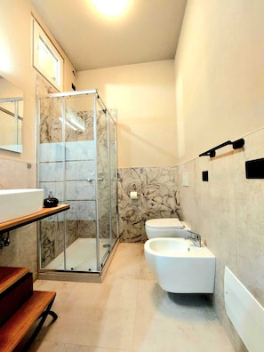 Shower, hair dryer, bidet, towels - Angy's House (Verona)