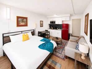 WiFi, bed sheets - Sleepover | Inviting Studio + Gym - Austin TX (Austin)