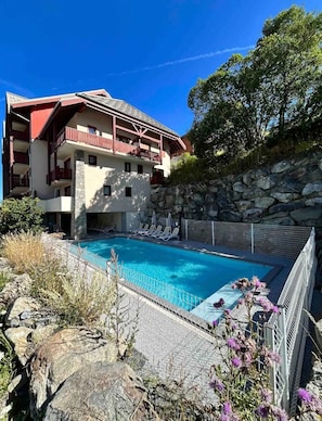 Pool - Apartment for 4–6 people – 100 m from the CENTER STATION – ESF – at the base of the slopes (Valmeinier)