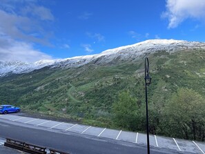 View from property - Apartment for 4–6 people – 100 m from the CENTER STATION – ESF – at the base of the slopes (Valmeinier)