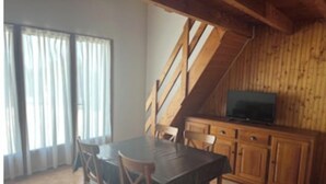 Dining - Semi-Detached Cottage in St. Ferréol-le-Lac / Vacation at the Foot of the Montagne Noire (Revel)