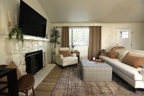 Cozy Layton Retreat Near Hiking, Lakes & Lagoon