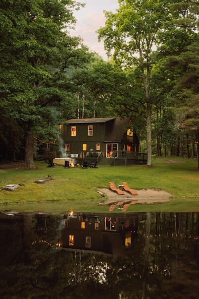 Private 3-Bedroom Cabin in the Woods: Hot Tub and Pond