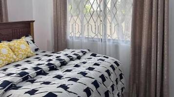 3 bedrooms, iron/ironing board, WiFi, bed sheets