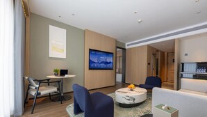 Executive Suite, 1 King Bed, Non Smoking