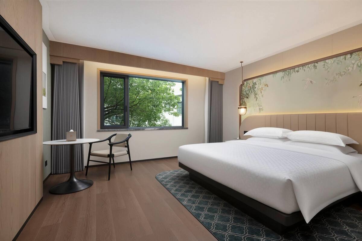 Chambre, 1 très grand lit, non-fumeurs