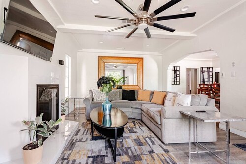 Newly Renovated 3br. Modern Spanish Casita