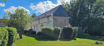 Country house between Paris and Deauville, with a beautiful garden