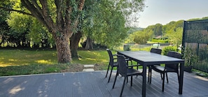 Outdoor dining - Vrbo Property (Terres de Bord)