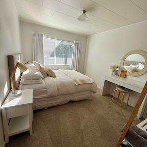 Iron/ironing board, Internet, bed sheets - Welcome to Kaihua Haven, a peaceful and tranquil home. (Taupō)