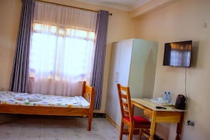 Habitación individual, para no fumadores, balcón | Escritorio 