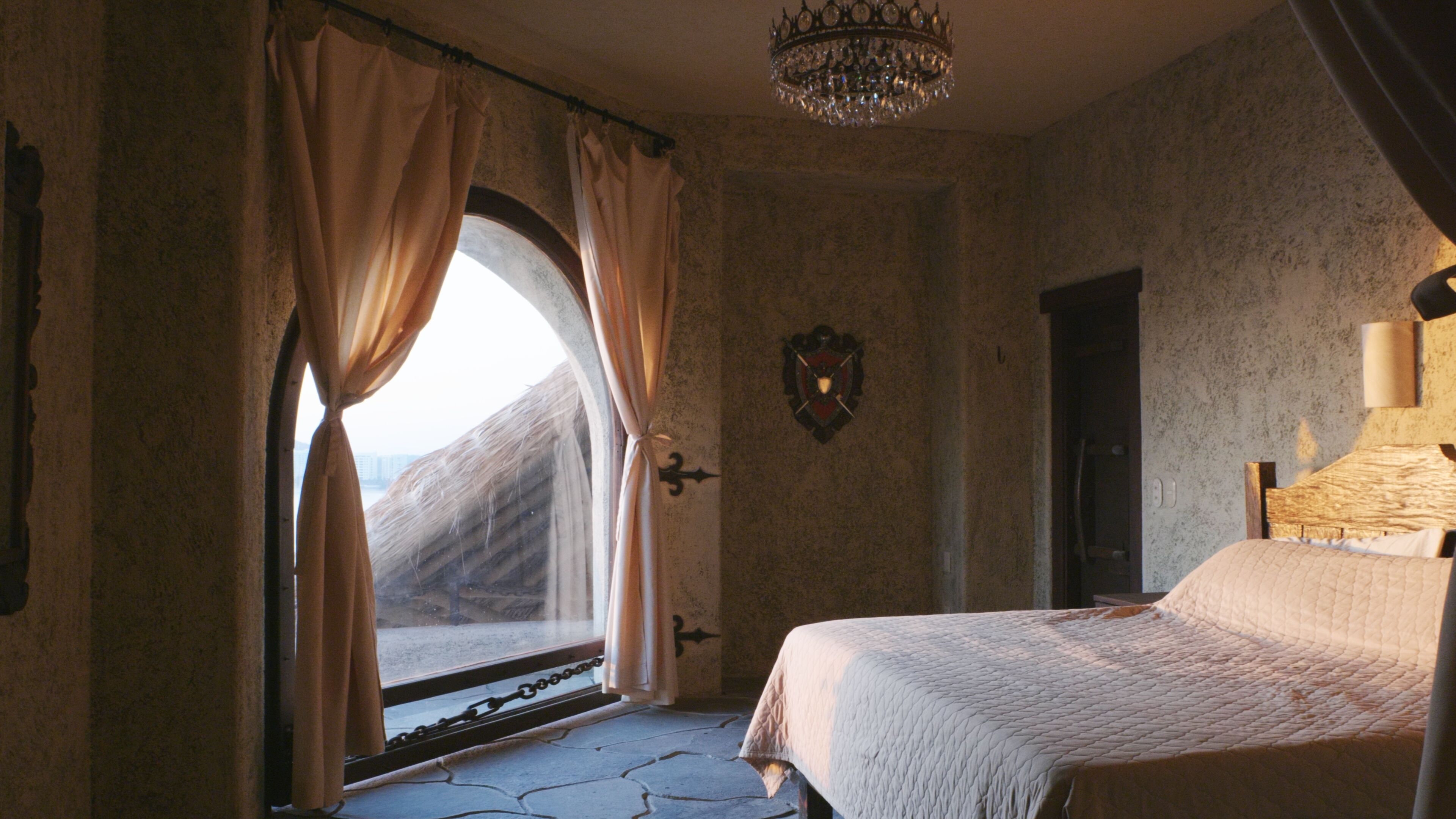 6 bedrooms, WiFi (free), bed sheets