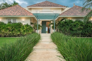 Exterior - Luxury 4 bedroom Sea View Villa (Punta Cana)