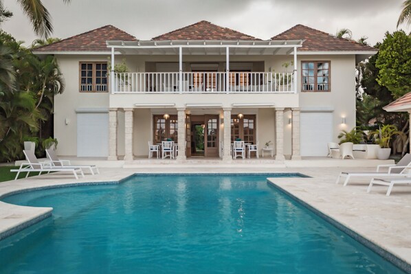 Pool - Luxury 4 bedroom Sea View Villa (Punta Cana)