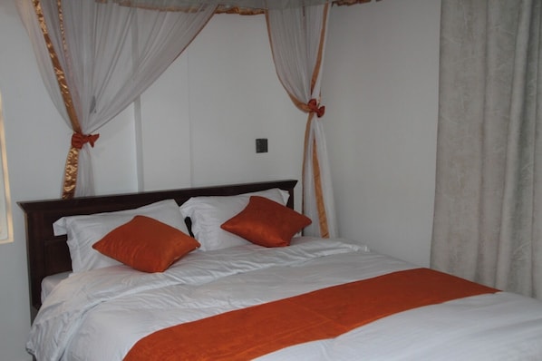 Room -  Exclusive Studios in Nairobi-kitchenette, WiFi, TV, fridge, microwave and more. (Nairobi)
