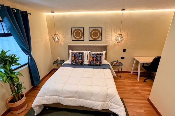 Quarto superior, 1 cama Queen | Comodidades do quarto