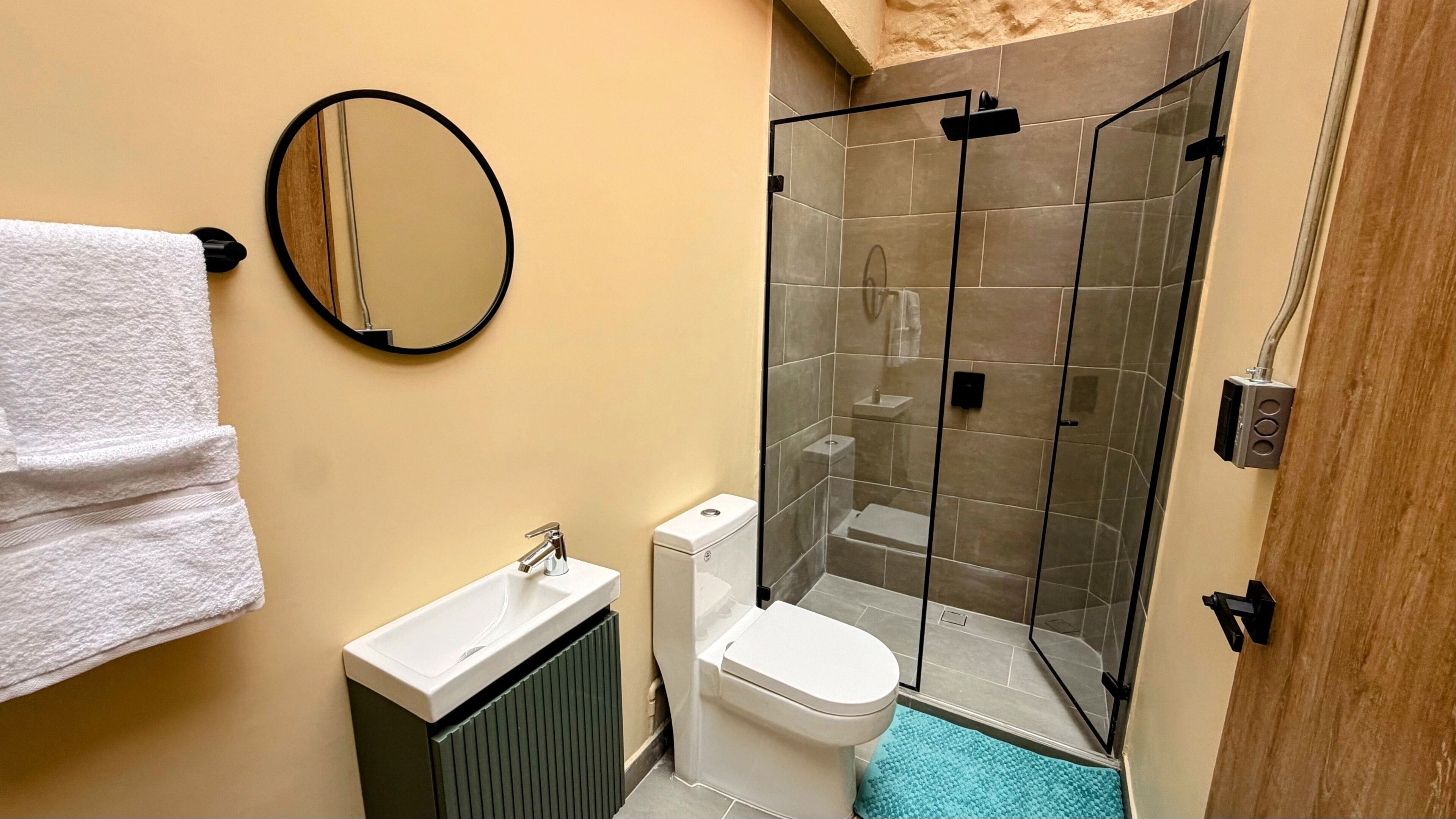 Deluxe Double Room, Hot Tub | Bathroom