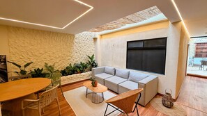 Lobby sitting area - Nam Hotel Boutique (Medellín)
