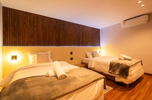 Premium bedding, free WiFi, bed sheets - Nam Hotel Boutique (Medellín)