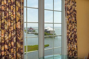 Interior - Bayfront Efficiency with Pool and Gym (Ocean City)