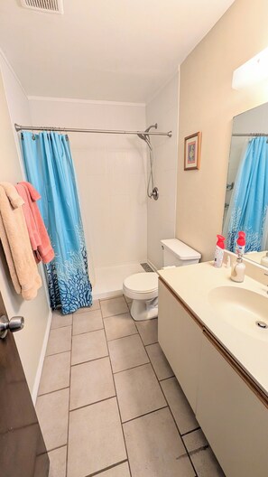 Dusche, Handtücher, Seife, Toilettenpapier