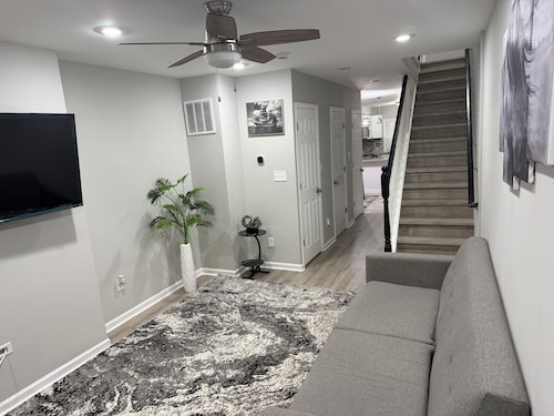 Cozy Family-Friendly Townhome Near Shopping & Attractions
