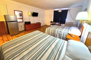 Kamer, 2 tweepersoonsbedden, niet-roken (2 Full Beds) | Een bureau, gratis wifi, beddengoed